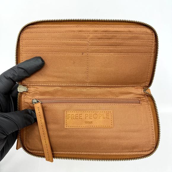 Free People Women Purse Wallet Clutch Brown Vegan Leather cardholder wristlet - Picture 2 of 8